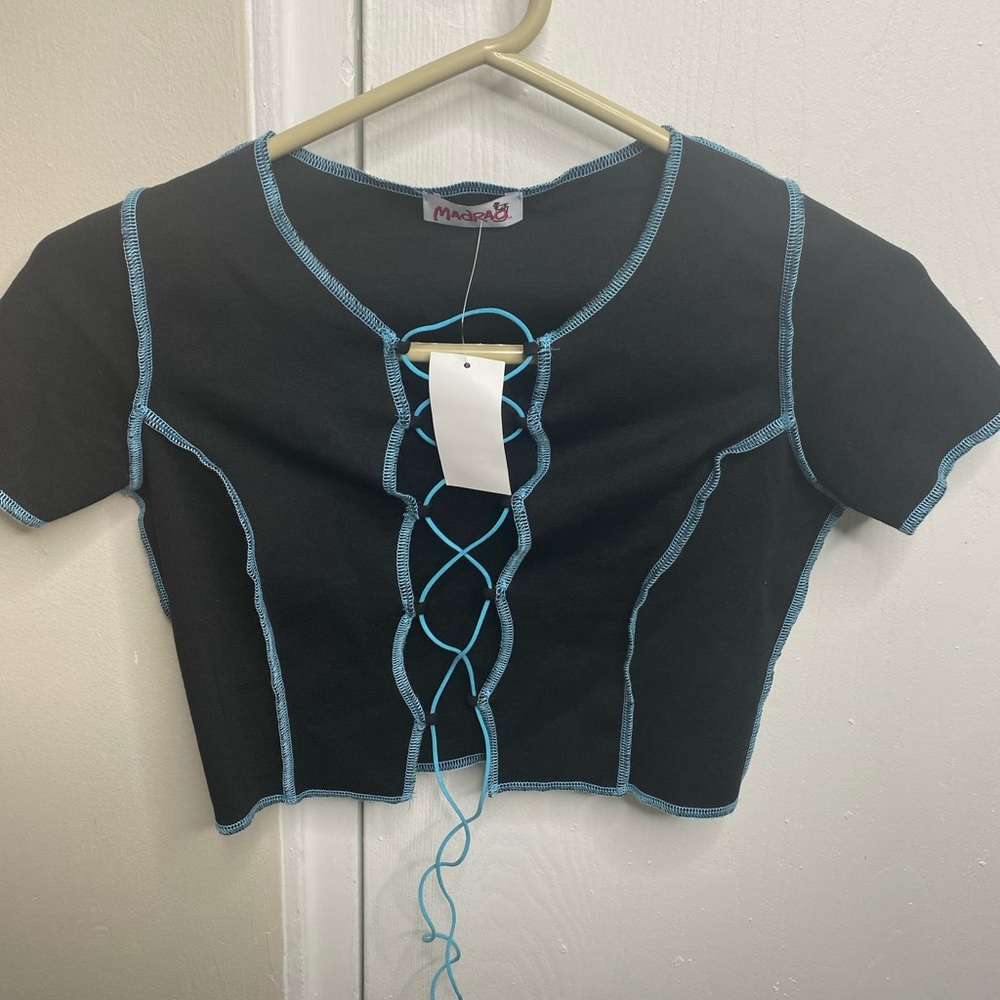 Size SMALL cropped top